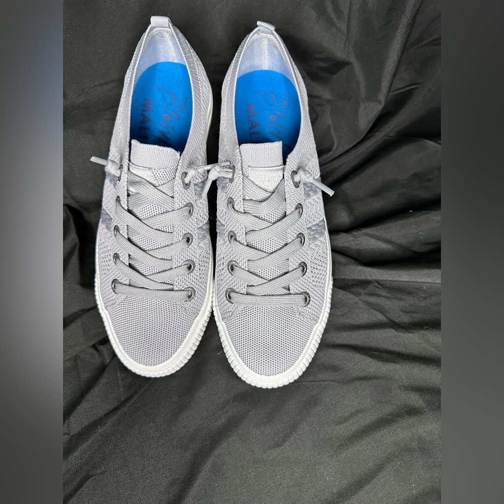 Woman’s size 9 blowfish tennis shoes